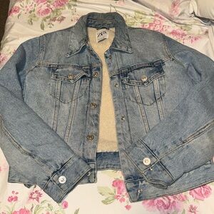 Size M Denim jacketed , Need to be wash , Excellent condition